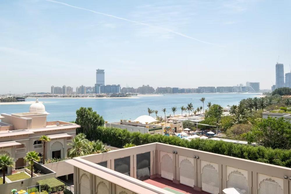 Spacious 2-bedroom beachfront apartment with pool