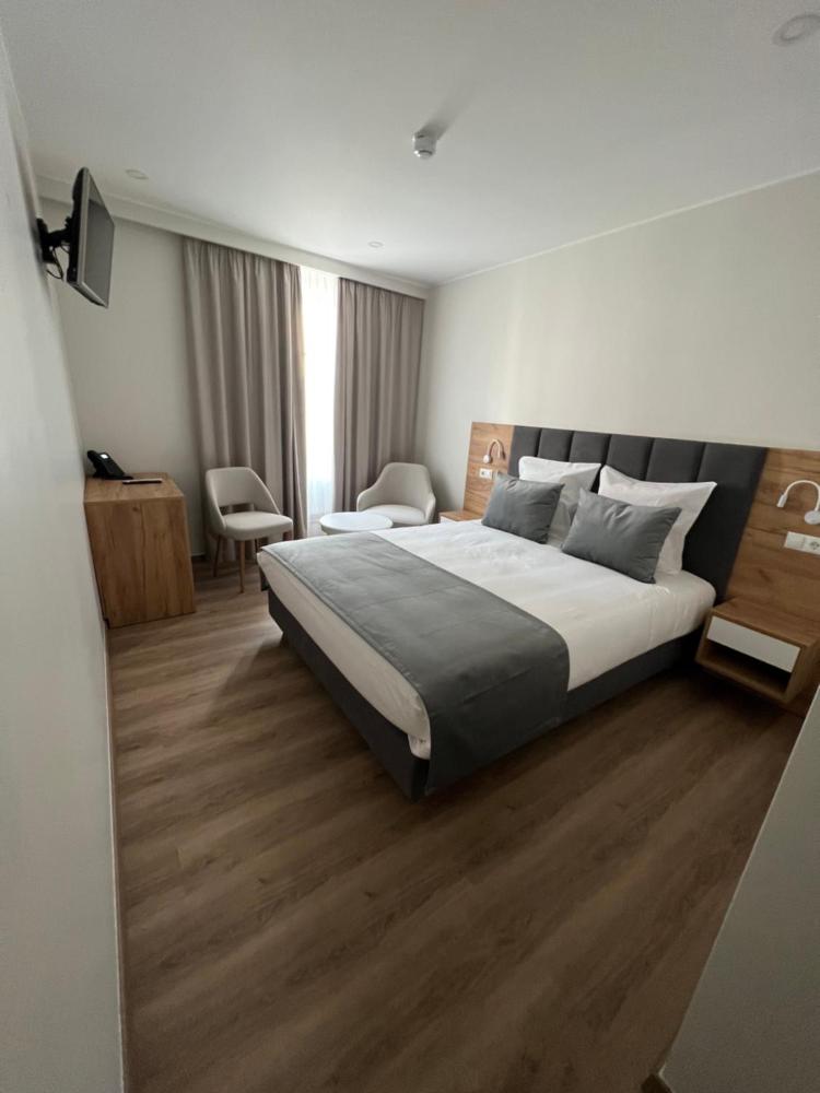 Room image 5