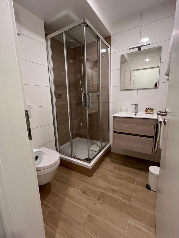 Room image 4