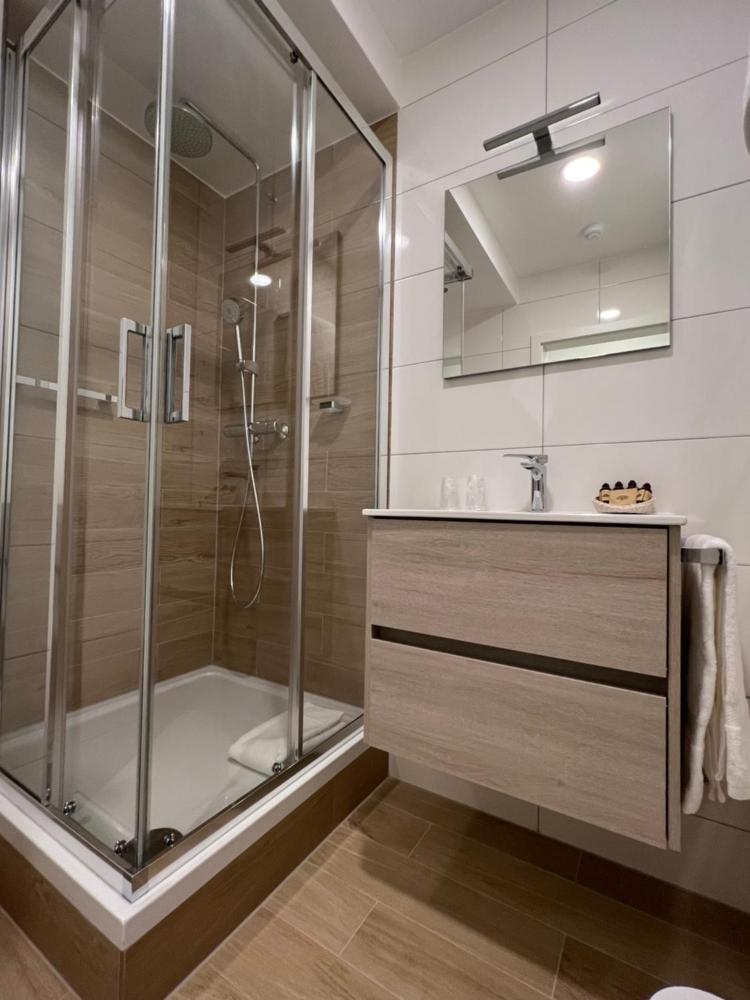Room image 3