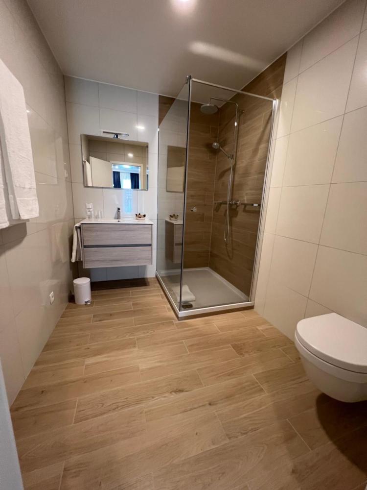 Room image 3