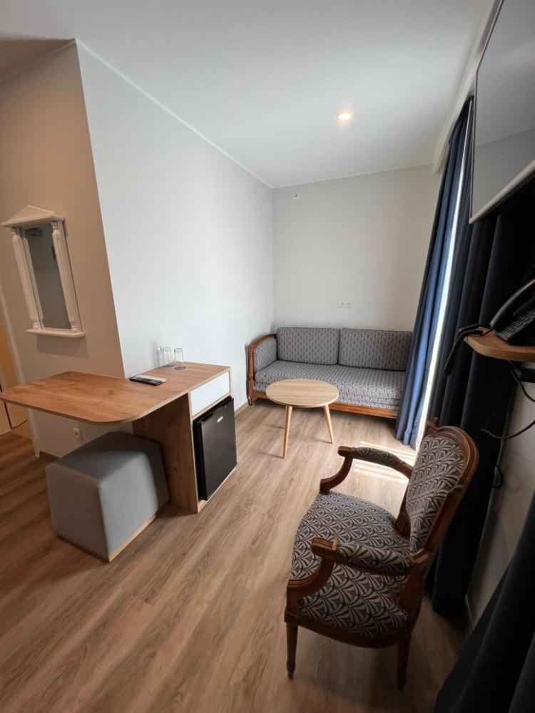 Room image 4