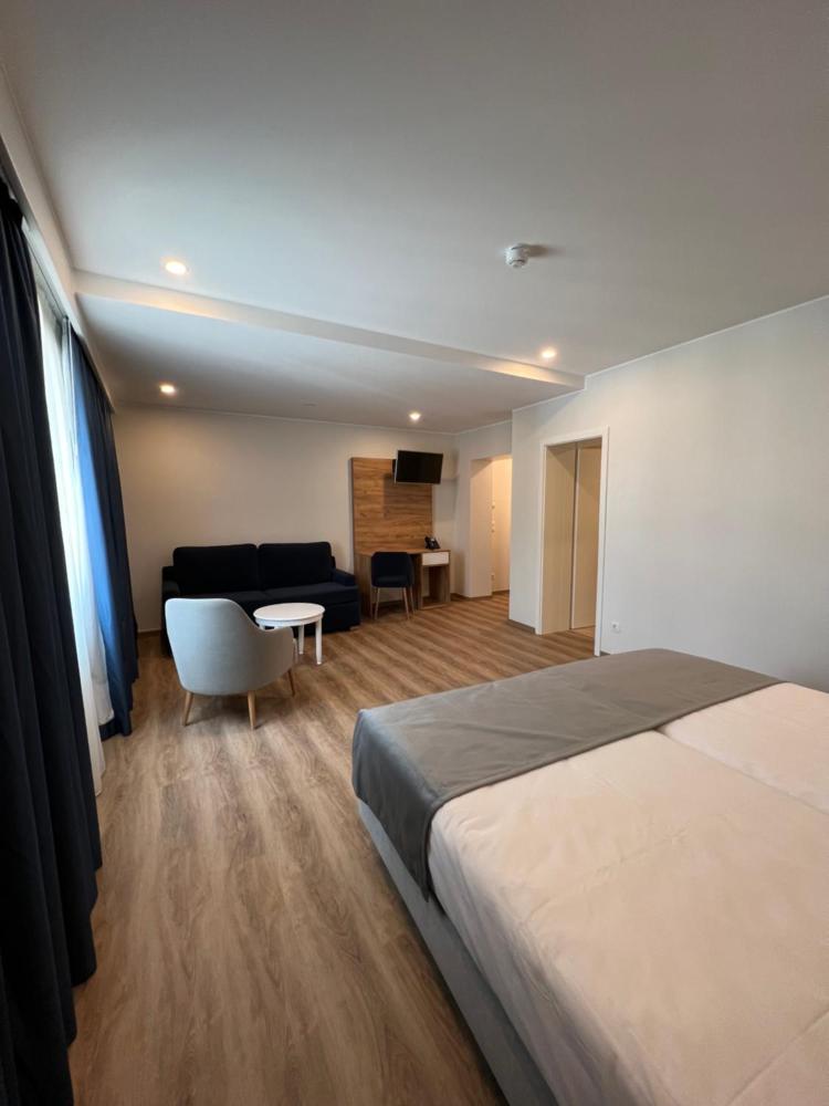 Room image 3