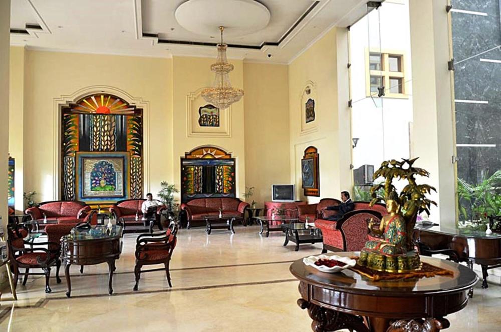 Hotel Meraden Grand Varanasi