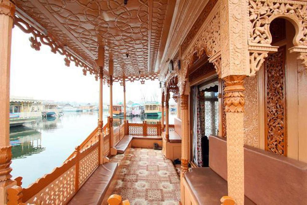 Houseboat Ambassador