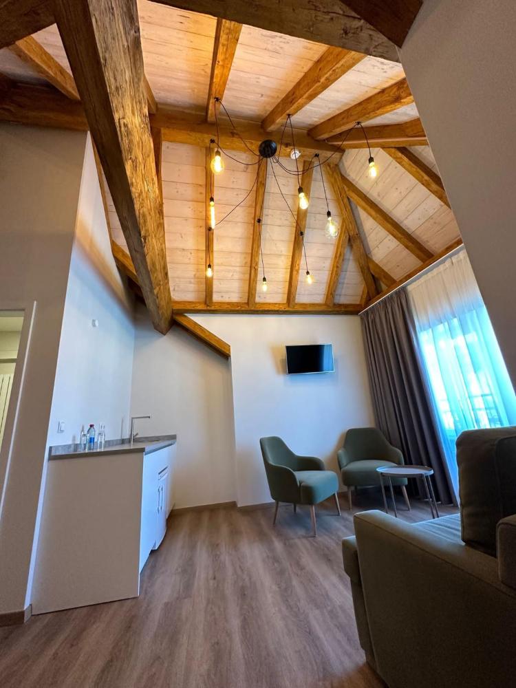 Room image 4