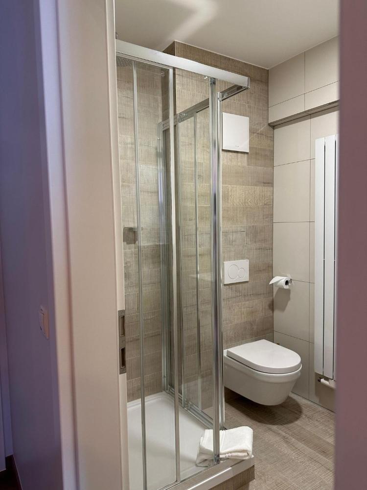 Room image 3