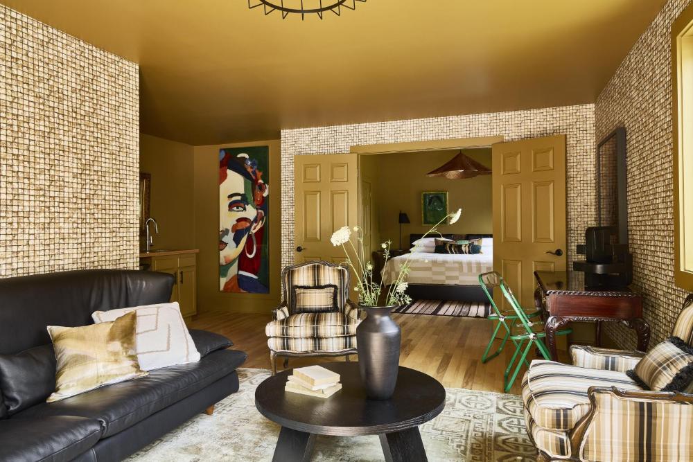 Room image 4