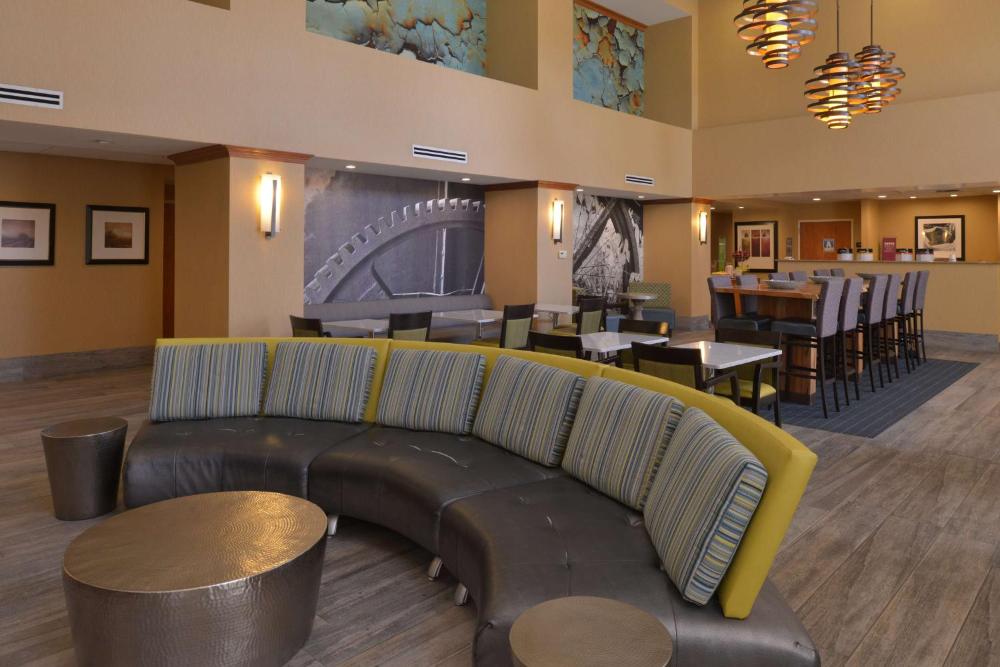 Photo - Hampton Inn and Suites Bakersfield North-Airport