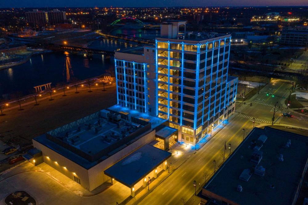 Photo - Embassy Suites By Hilton Rockford Riverfront