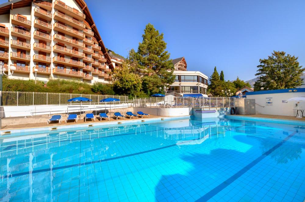 village club les hyvans