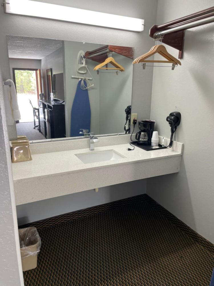 Room image 4