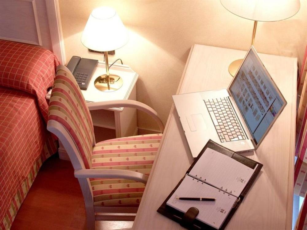 Room image 3