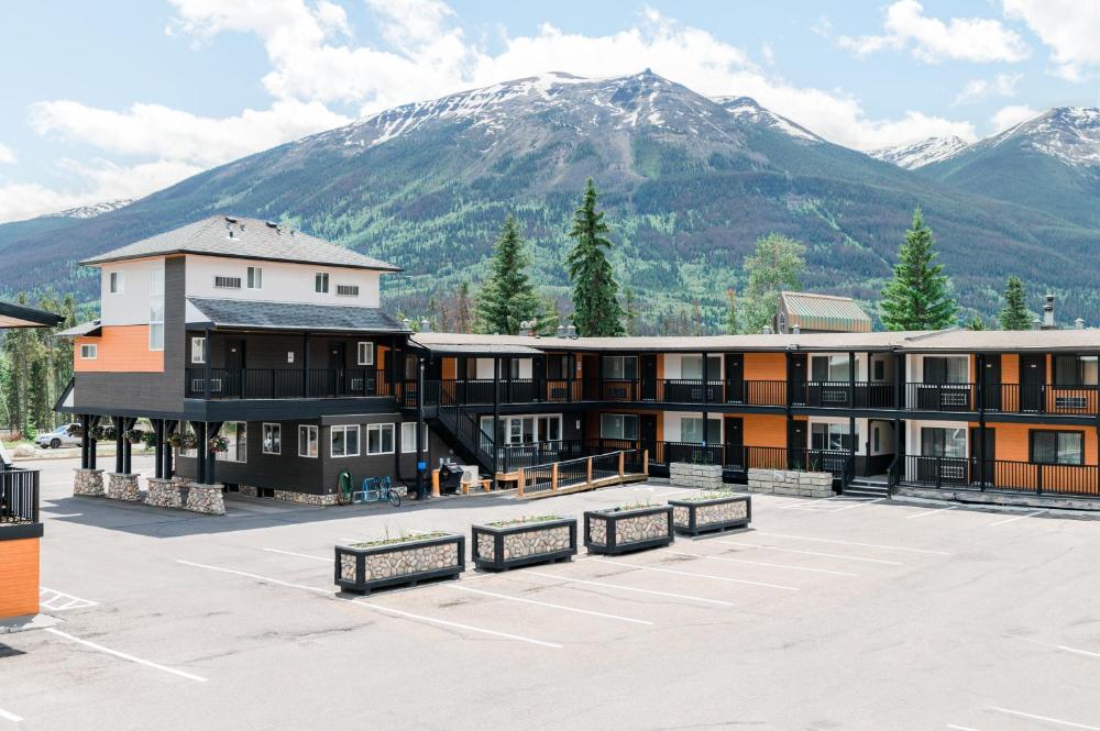 Photo - Mount Robson Inn