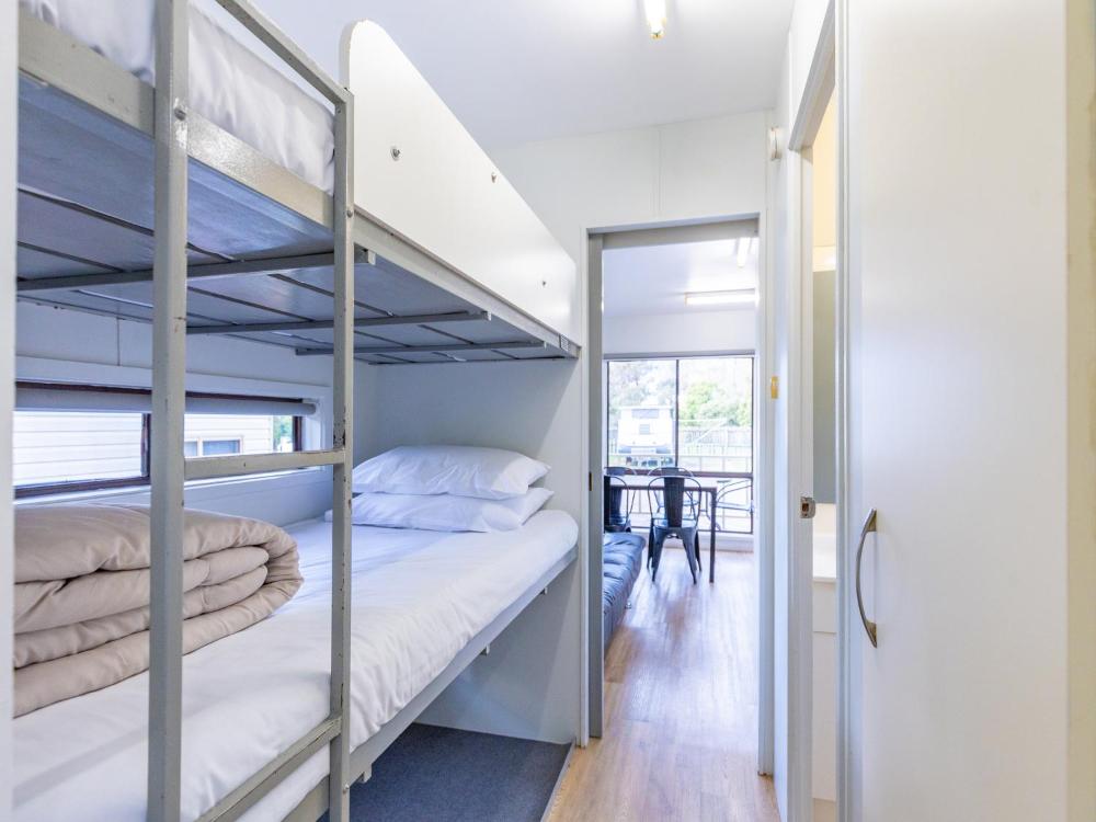 Room image 4