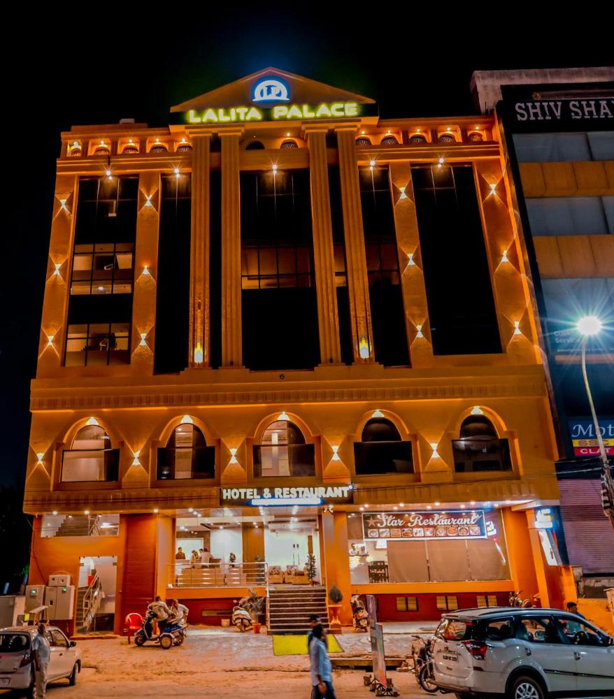 Hotel Lalita palace