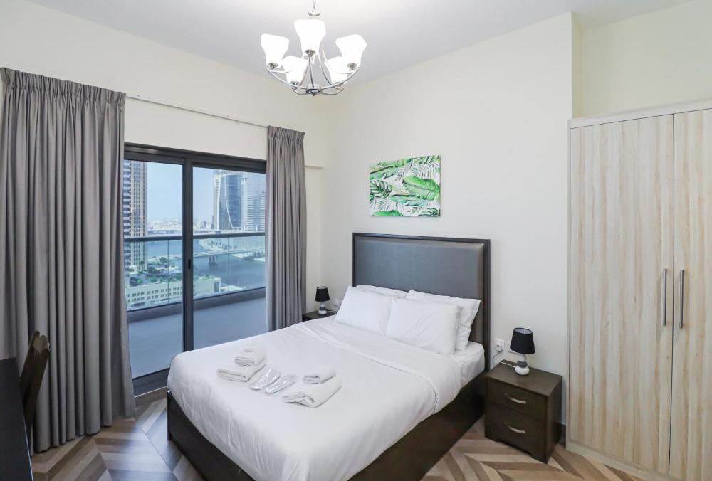 Tranquil stay I Dubai Canal view I Steam and sauna
