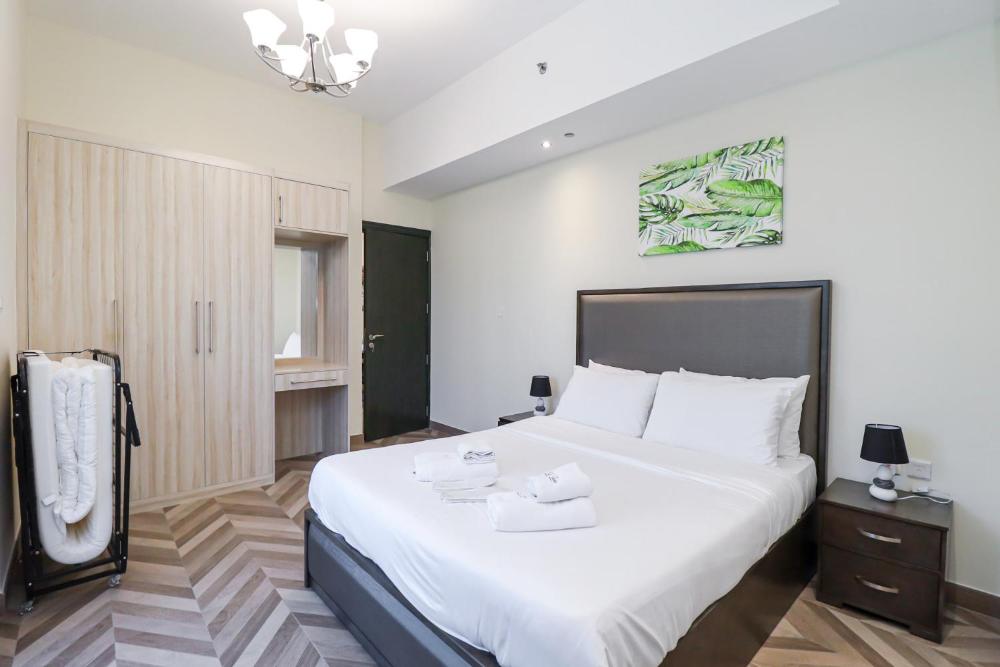 Tranquil stay I Dubai Canal view I Steam and sauna