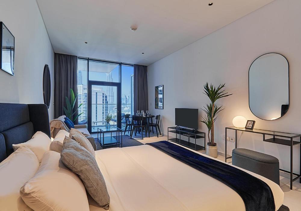 Luxury Studios with Burj Khalifa View or Canal view - Marquise Square Tower
