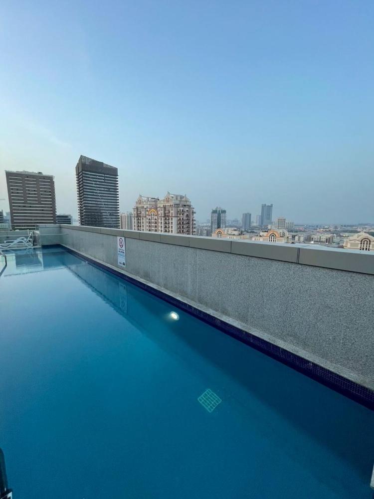 Big studio, Dubai SportCity, parking included