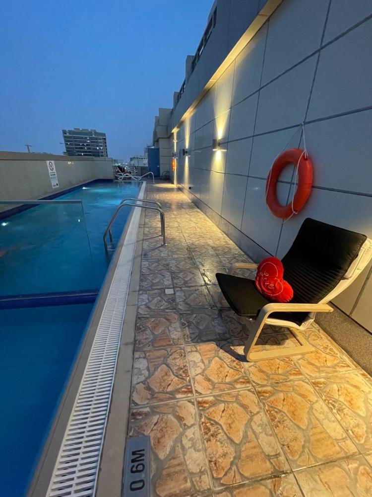 Big studio, Dubai SportCity, parking included