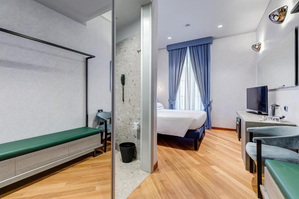 Room image 4