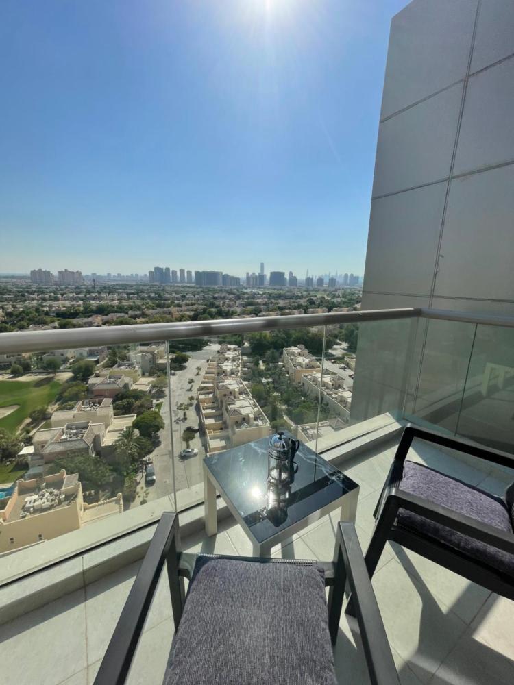 Big studio, Dubai SportCity, parking included