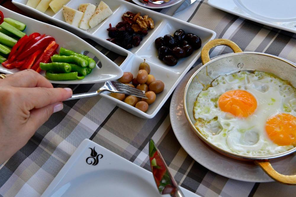 siyah lale otel cunda