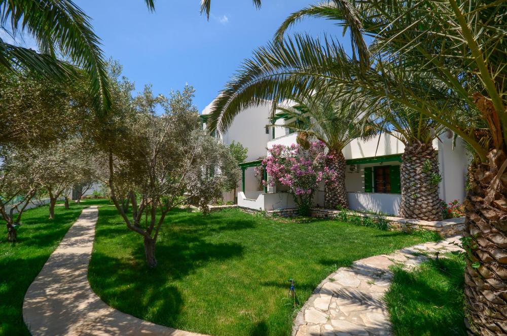 studios vrettos beachfront hotel