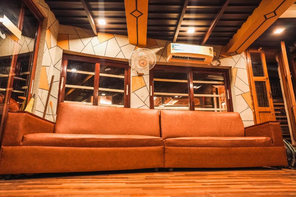 Venice Premium Houseboats Alleppey