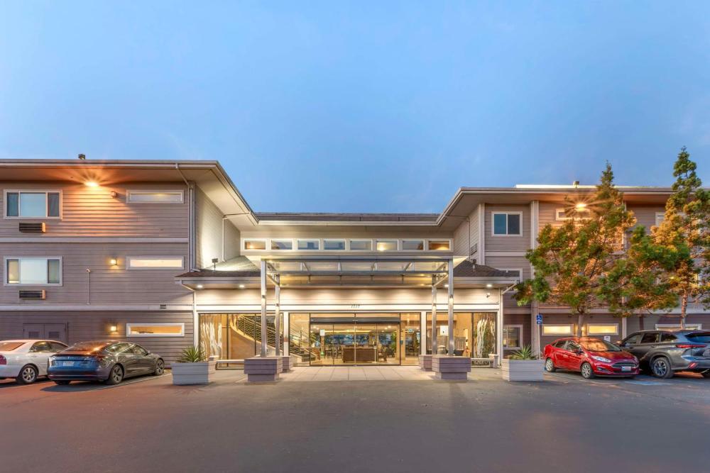 Photo - Best Western Plus Bayside Hotel