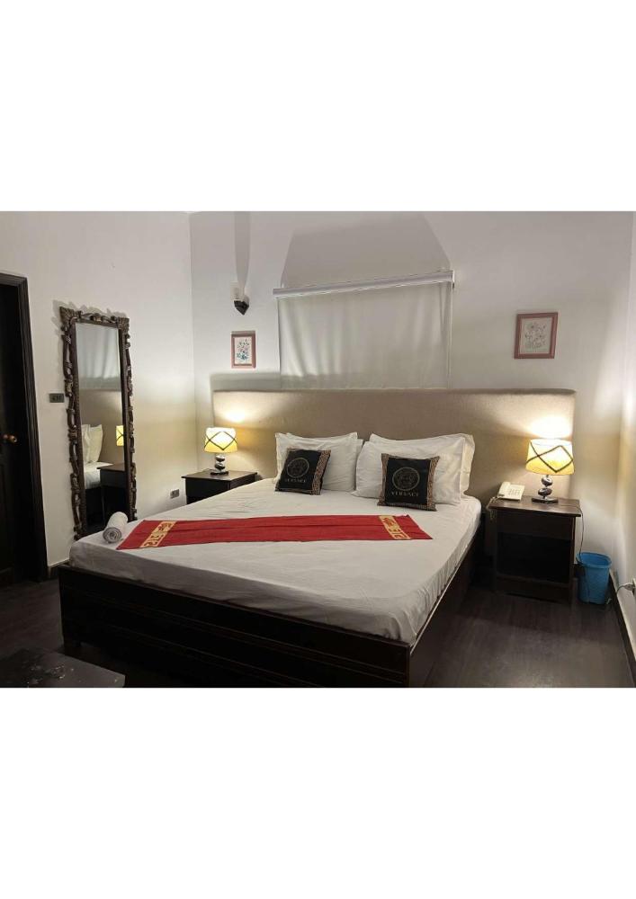 Room image 4