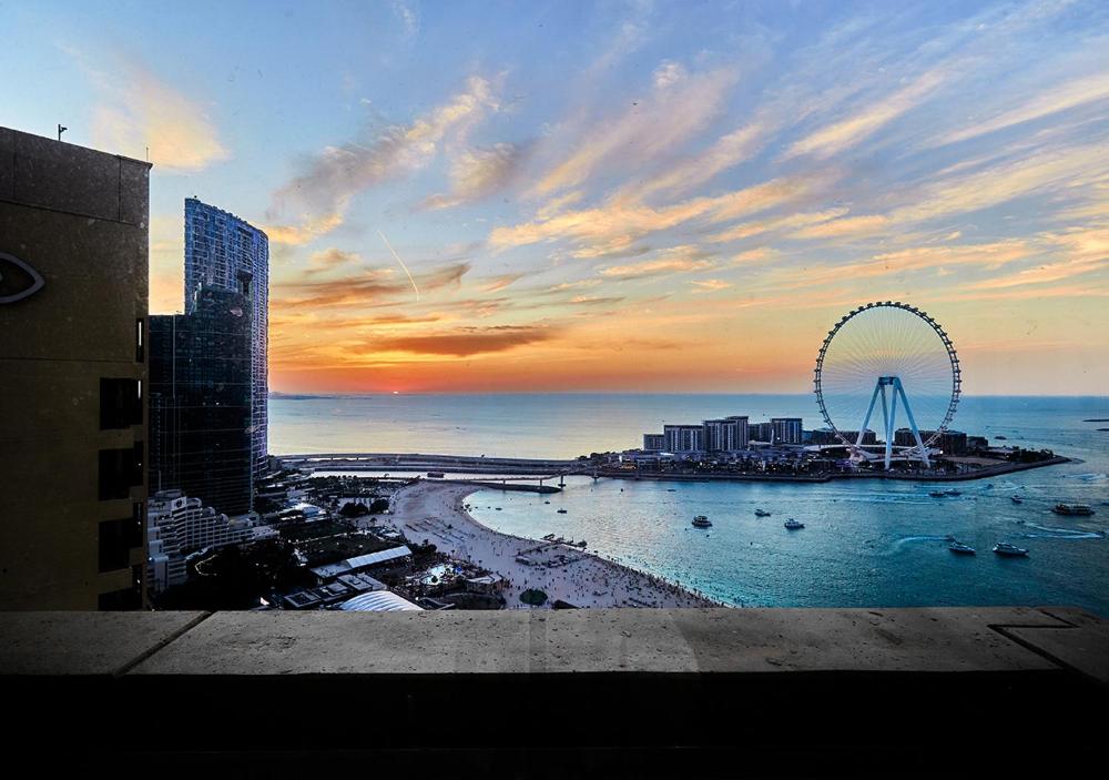 First Class Apartments in Heart of JBR, Steps to the Beach - 121 Living