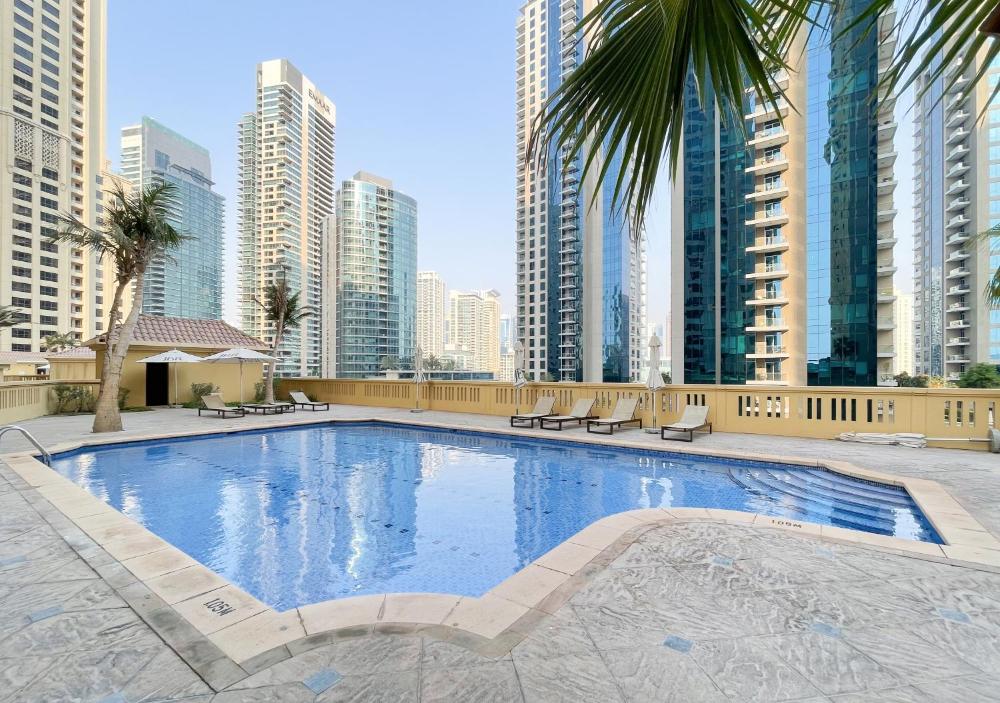 First Class Apartments in Heart of JBR, Steps to the Beach - 121 Living