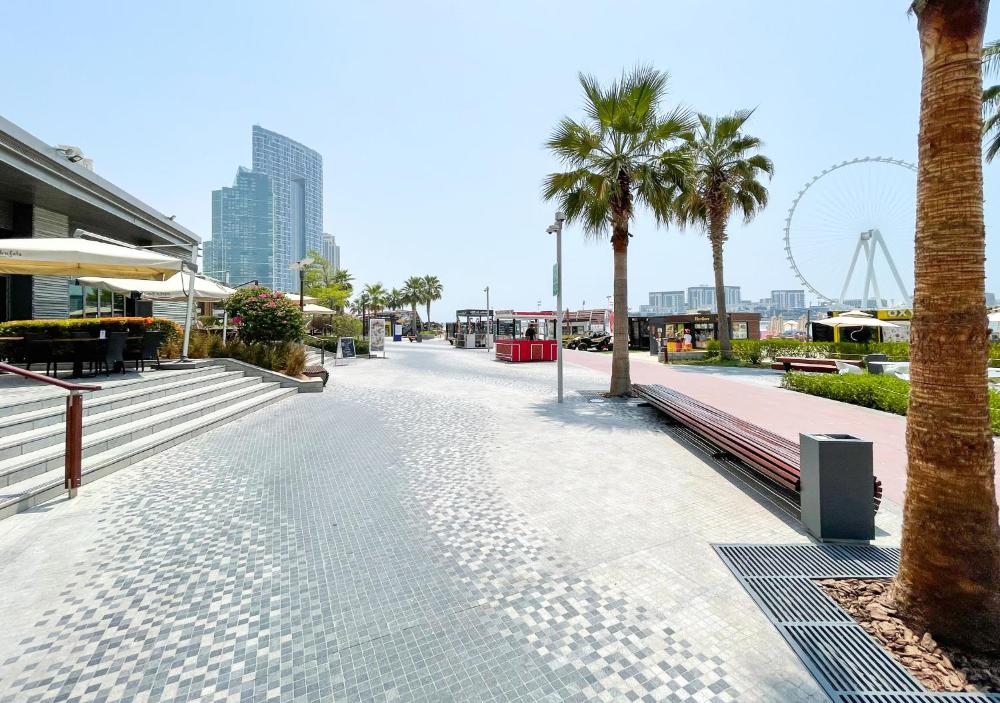 First Class Apartments in Heart of JBR, Steps to the Beach - 121 Living