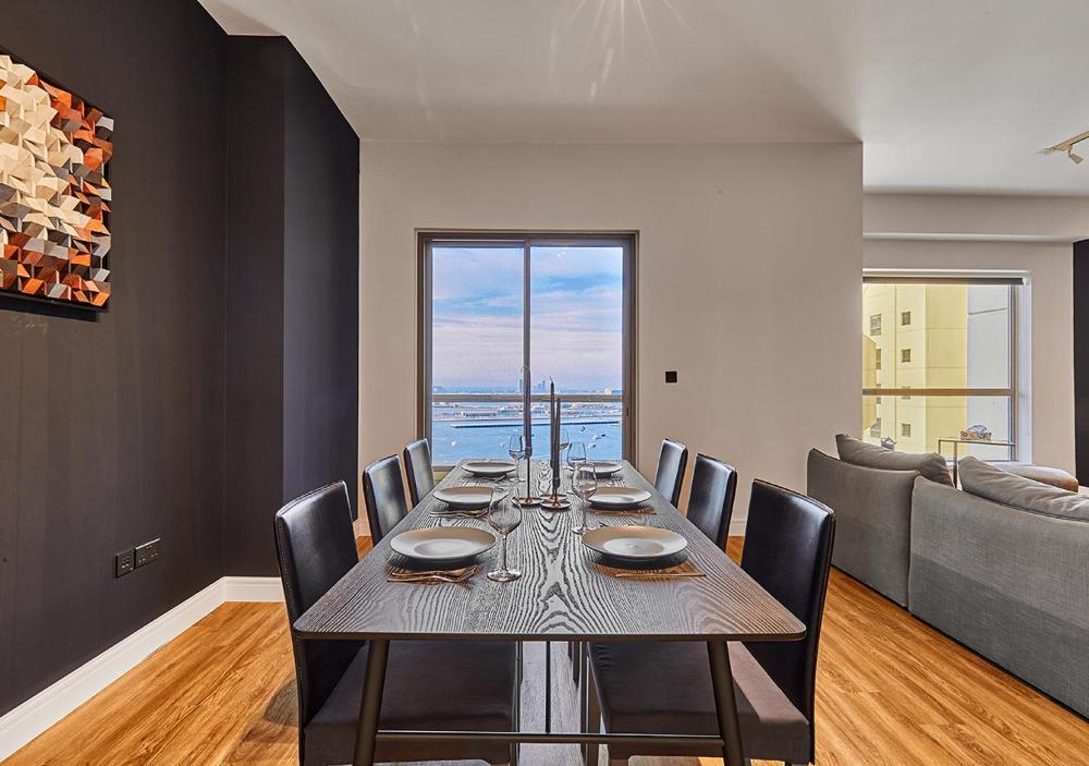 First Class Apartments in Heart of JBR, Steps to the Beach - 121 Living