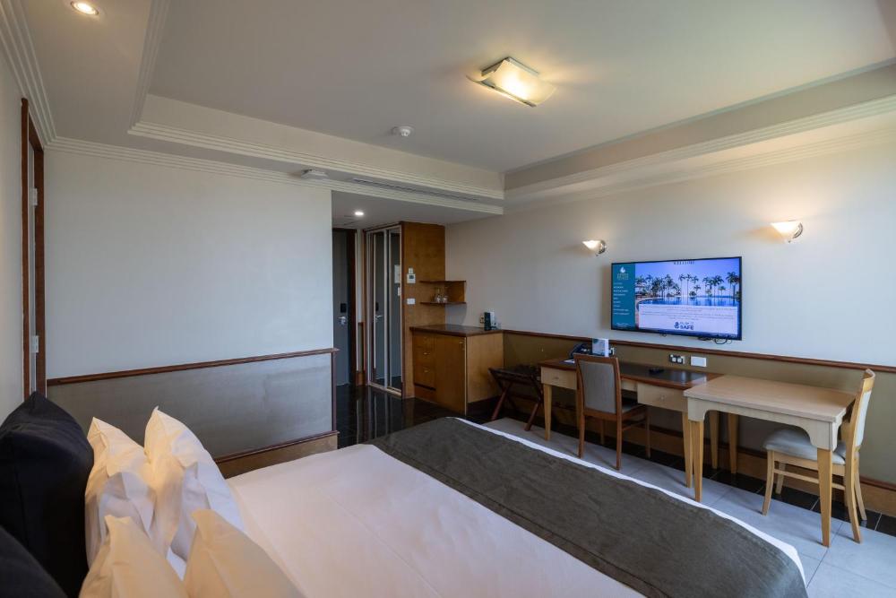 Room image 4