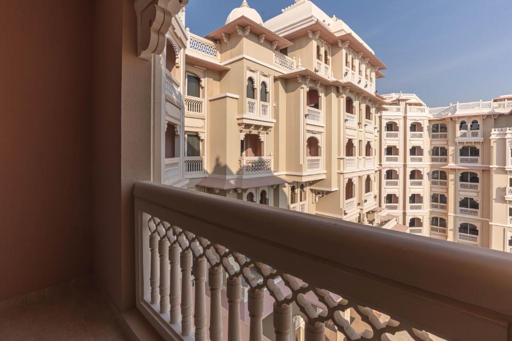 Spacious 2-bedroom beachfront apartment with pool