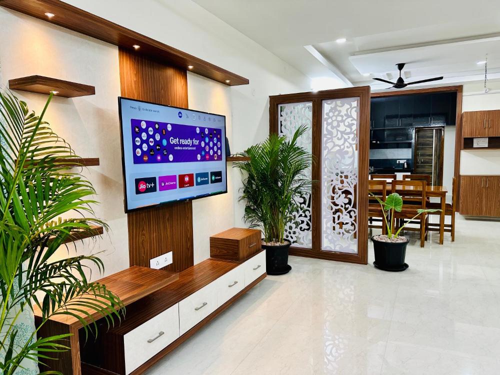 TrueLife Homestays - Sai Nivas - 3BHK AC Apartments for group of families - Best location - Flyover 