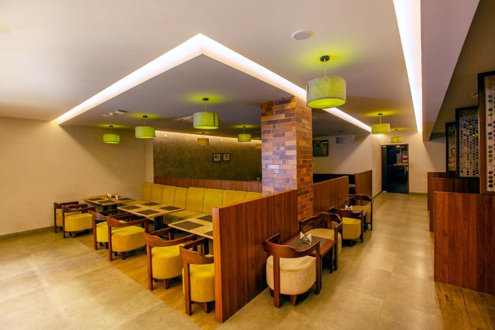 Hotel Raj Riveria