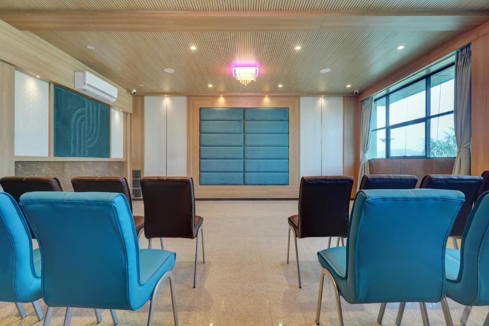 Hotel Flysky Rooms & Banquets