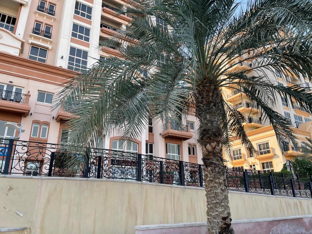 Big studio, Dubai SportCity, parking included