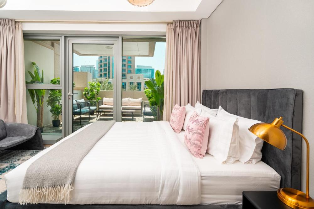 Prime Retreats - 29 Emaar Boulevard Downtown Dubai