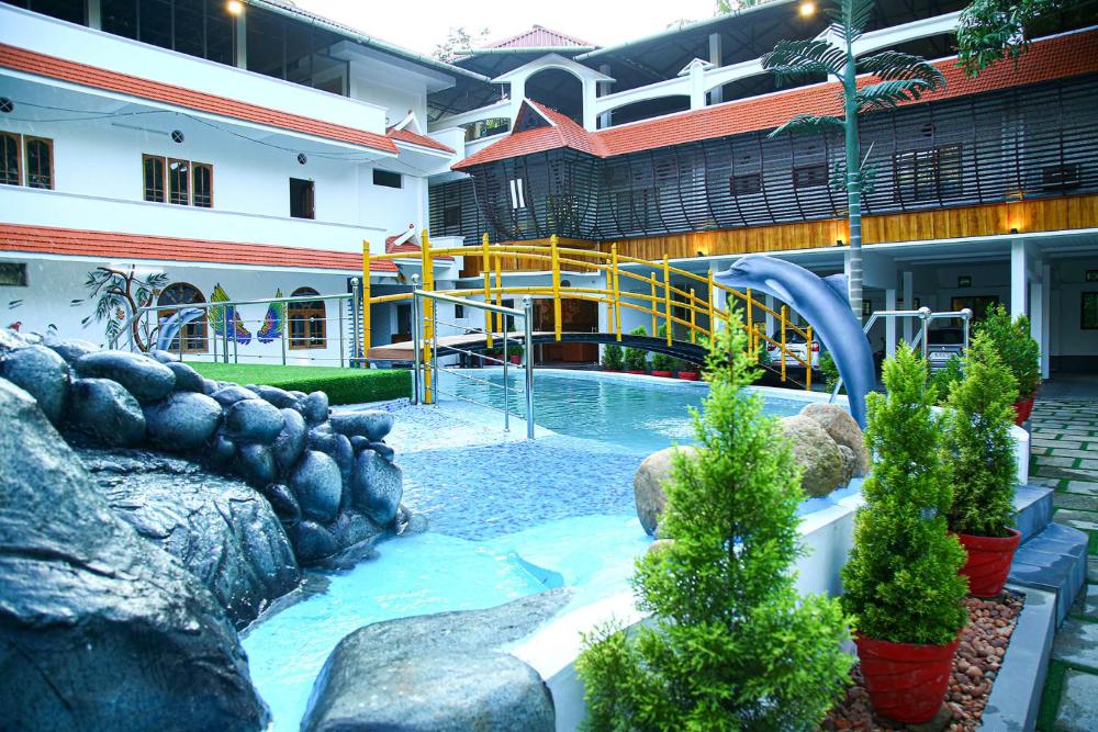 Lake Palace Family Resort Kumarakom