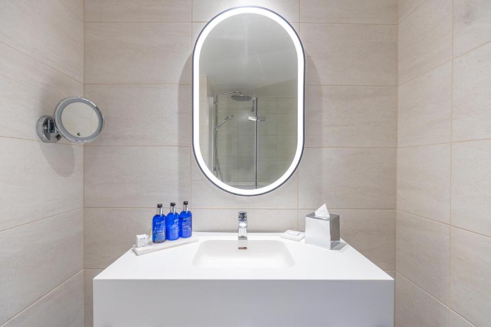 Room image 4