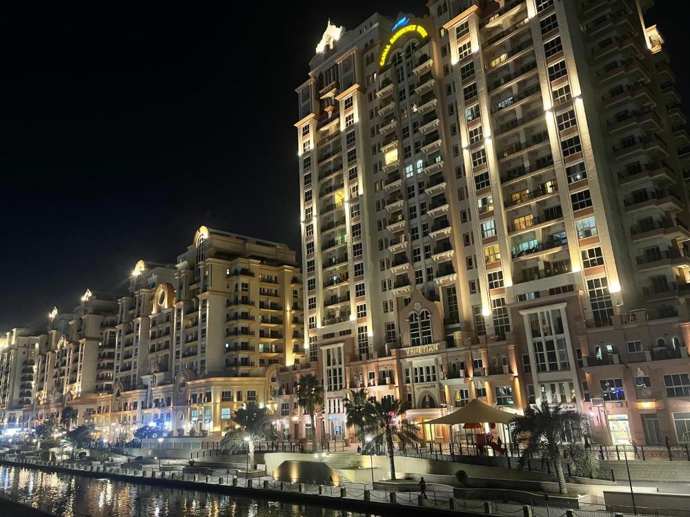 Big studio, Dubai SportCity, parking included