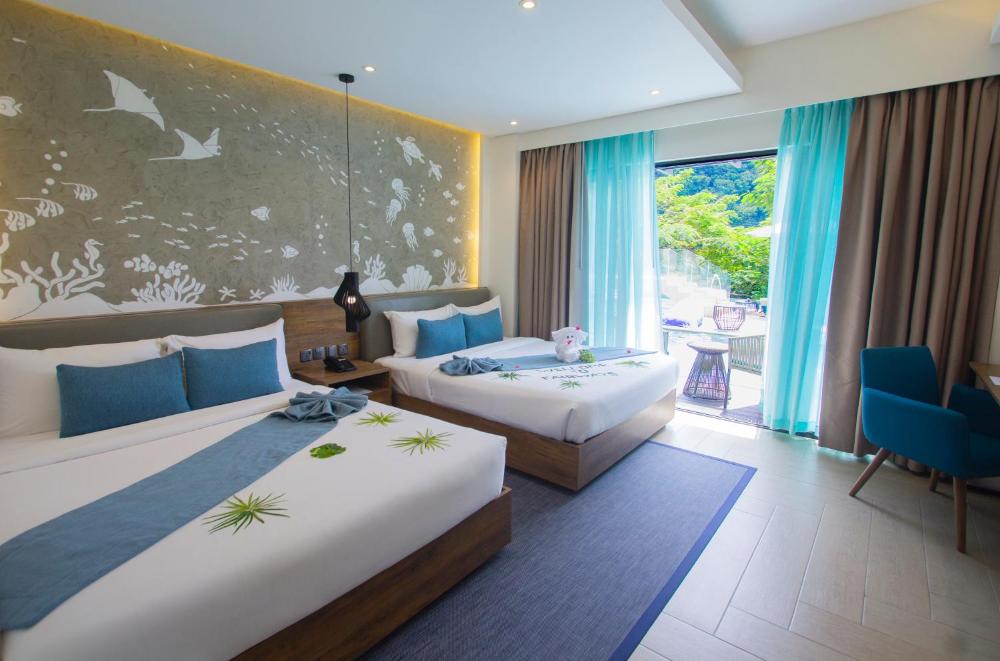 페어웨이즈 앤 블루워터 보라카이 (Fairways and Bluewater Boracay)