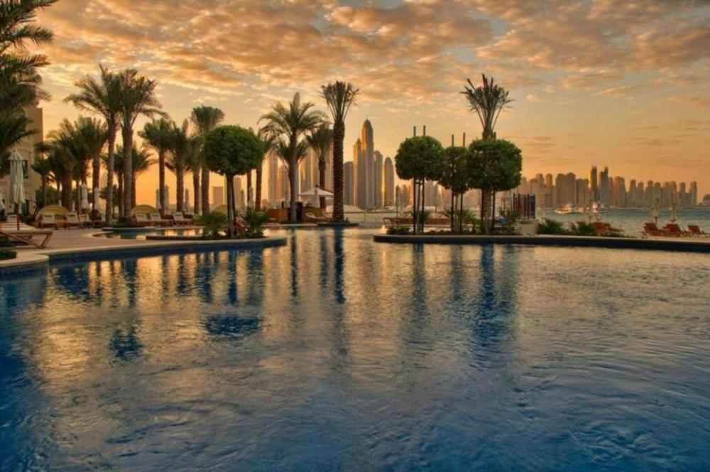 Fairmont Apartments The Palm, Free access to hotel beach and pools