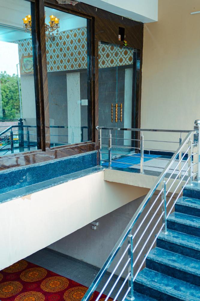 HOTEL METRO REGENCY INN