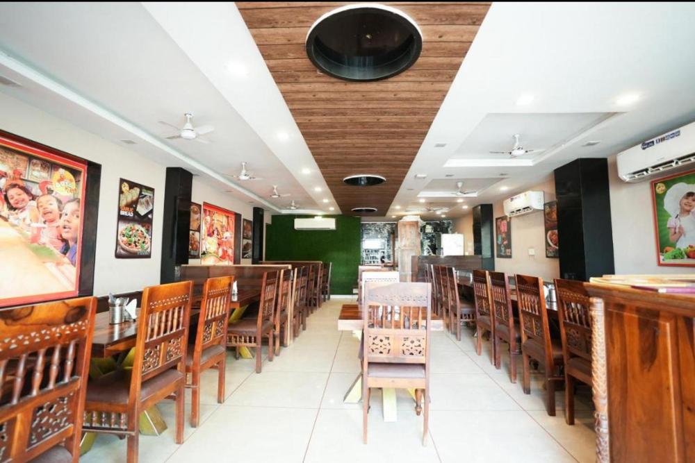 The Royal Galaxy - Hotel in Fateh Sagar Rd